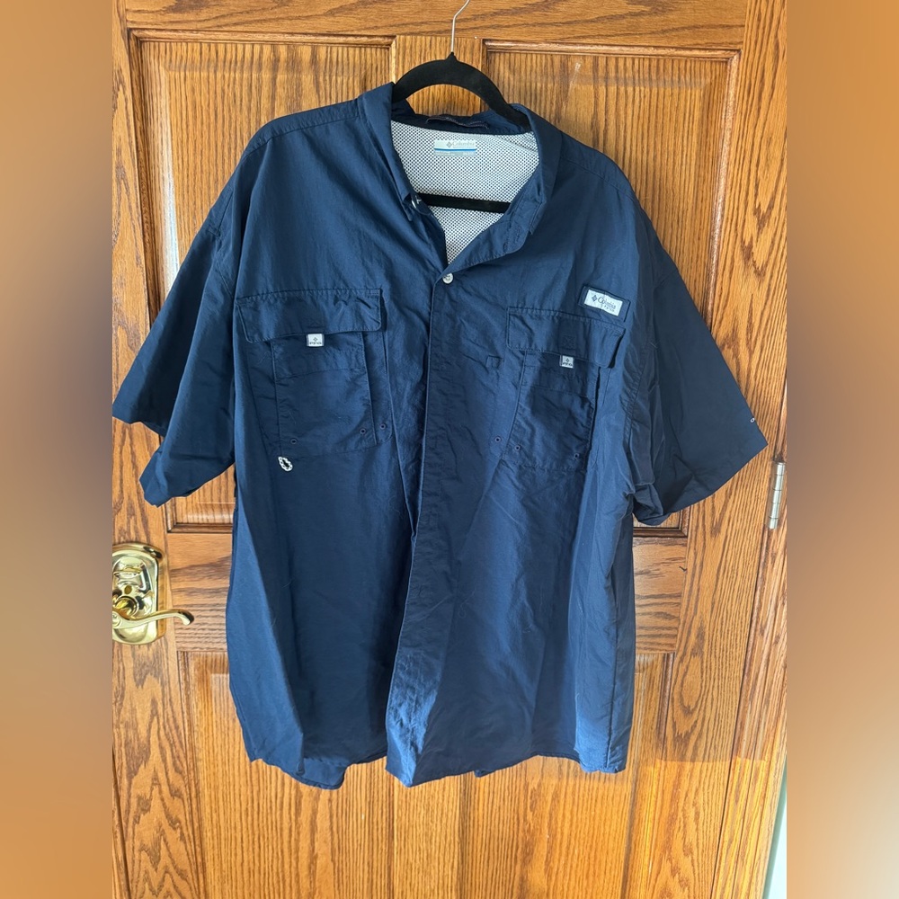 Columbia dark Blue Short Sleeve Shirt with Pockets